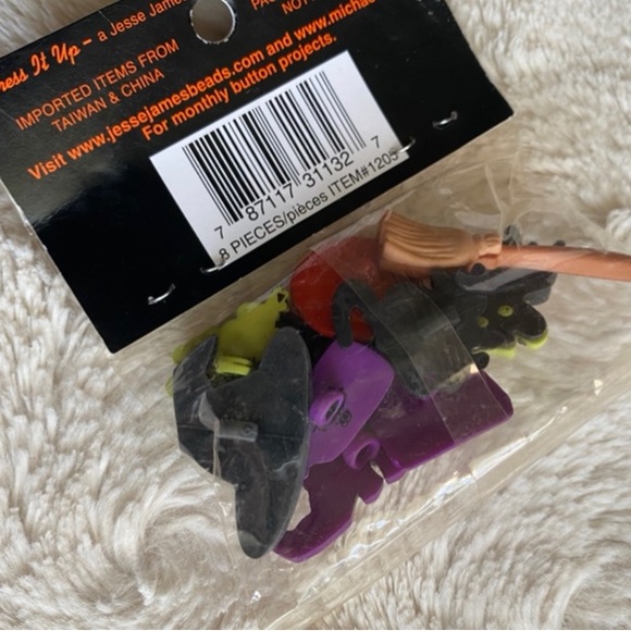 Halloween Spooky Buttons - Picture 8 of 9